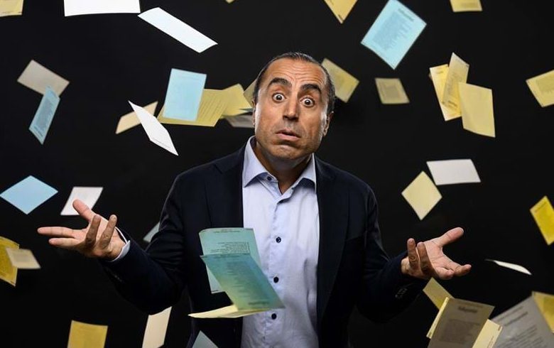 “Medborgare Nûjen” – en standupföreställning med Özz Nûjen